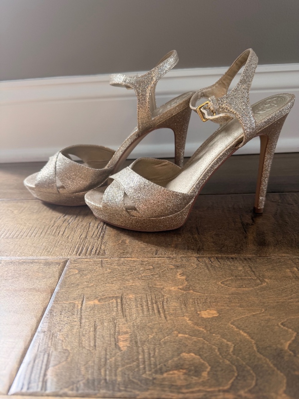 Guess Gold Sparkly Strappy Platform Heels Sz 8
